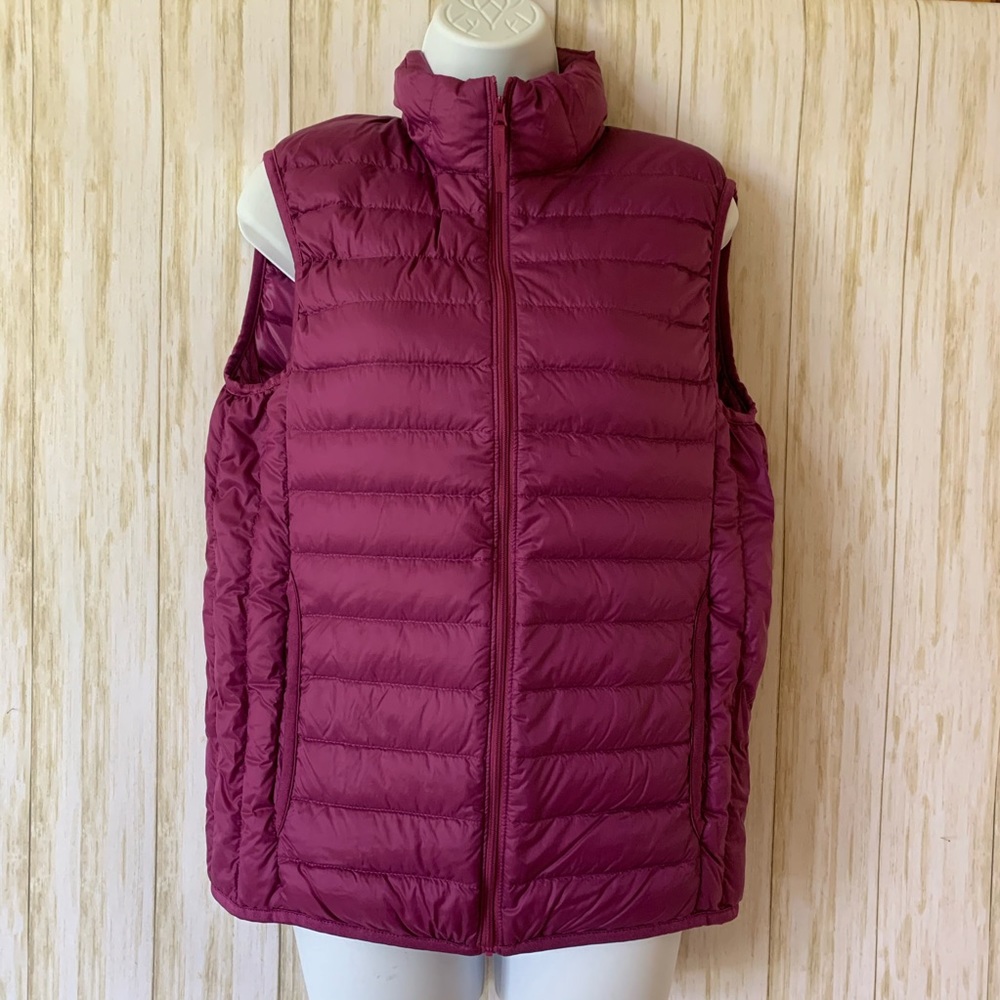 UNI QLO Ultra light down vest￼